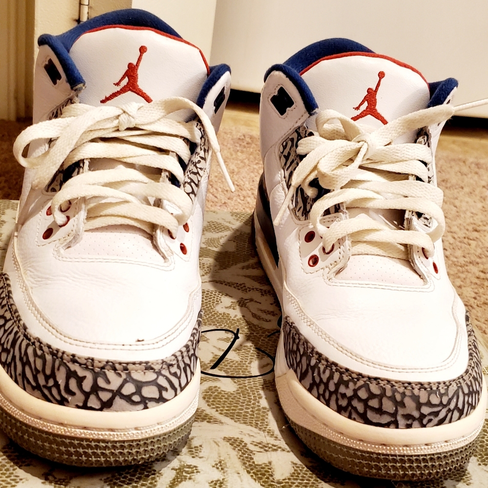 ๐EUC On Sale Til 9/23 Jordan Nike Air Retro 3 White Big Kids S-7Y - Picture 1 of 12